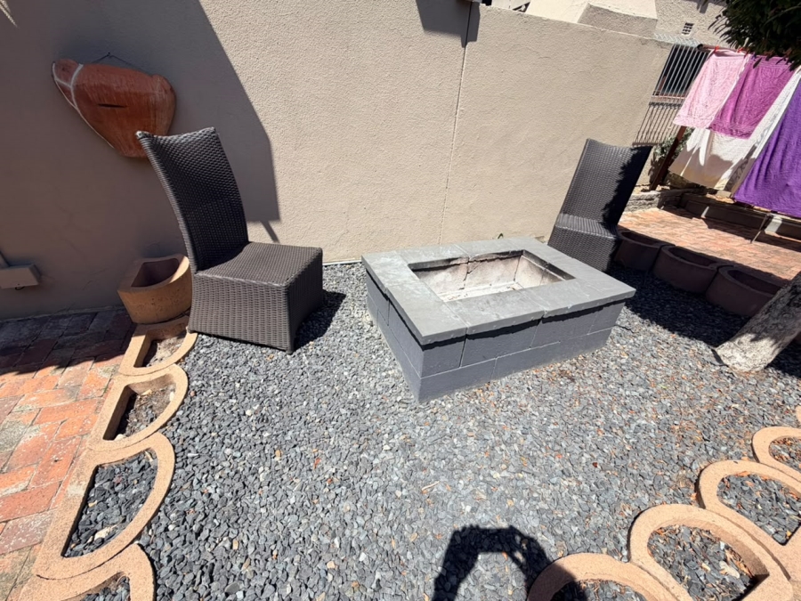 To Let 2 Bedroom Property for Rent in St Michaels Western Cape